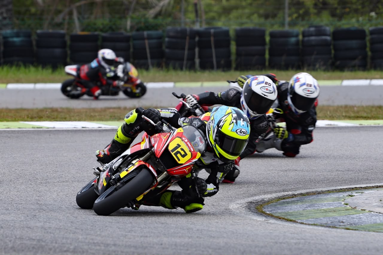 Dua pembalap muda Bali Queen Racing saat debut internasional di Sepang 2026