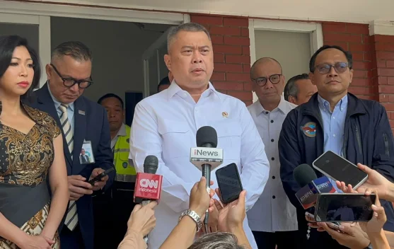 Kapal penyeberangan merapat di Pelabuhan Merak saat pasca-erupsi Anak Krakatau