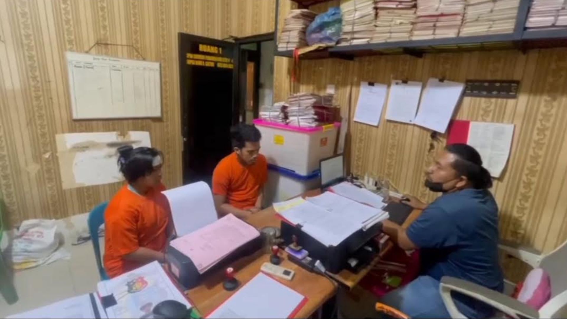 Ilustrasi penangkapan pelaku pencurian sepeda motor modus kecelakaan di Medan Sunggal