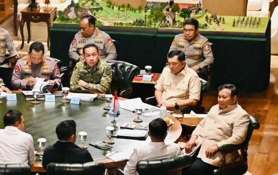 Presiden Prabowo bertemu Panglima TNI dan Kapolri di Hambalang membahas karhutla