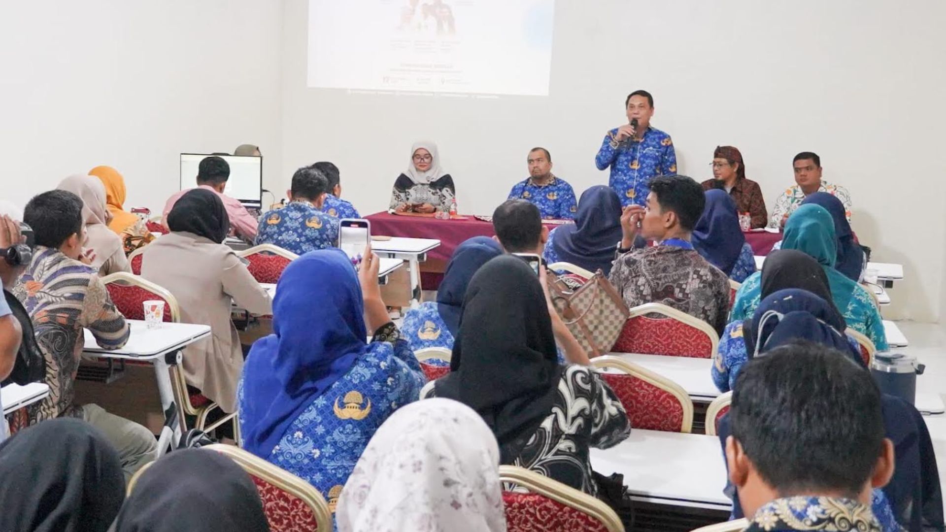 Pelatihan media sosial untuk guru di Medan di Kantor DPD RI Provinsi Sumut