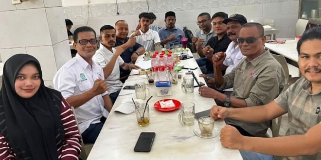 Pengurus SMSI Aceh Besar menggelar rapat perdana di Lambaro Cafe untuk persiapan pelantikan