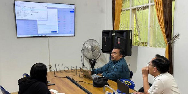 Tim BKAD dan IT Del saat uji coba prototipe SIKAT-BENCANA di kantor BKAD Tapanuli Utara