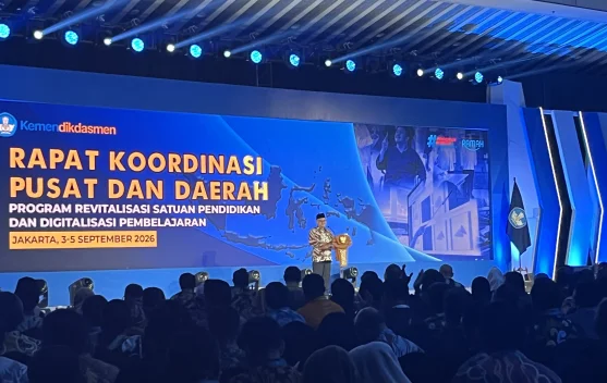 Mendikdasmen Abdul Mu'ti memberi arahan soal revitalisasi sekolah di Jakarta