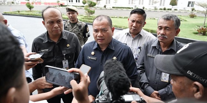 Truk pengiriman logistik makanan dari Sumut menuju NTT untuk korban gempa