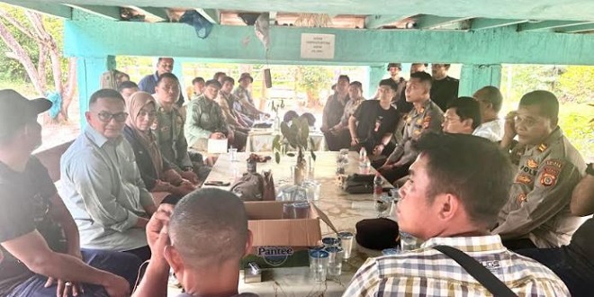 Petani Trumon protes pembabatan sawit tanpa pemberitahuan