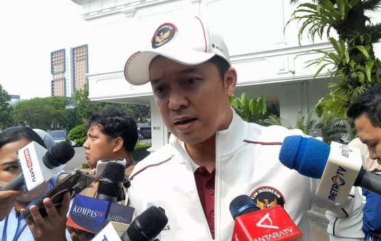 Wamenpora Taufik Hidayat memberi pernyataan di Istana Kepresidenan Jakarta