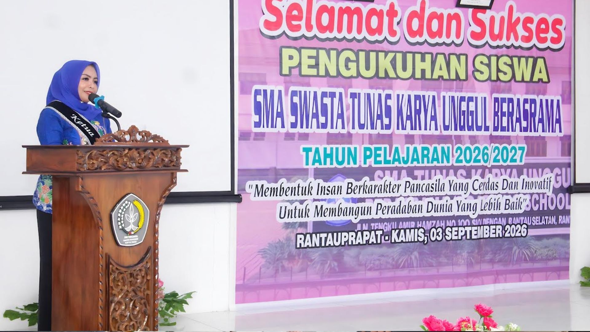 Bupati Maya Hasmita menghadiri pengukuhan siswa SMA Tunas Karya Unggul Berasrama