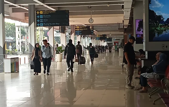 Area operasional Bandara Halim Perdanakusuma setelah pembersihan akibat abu vulkanik