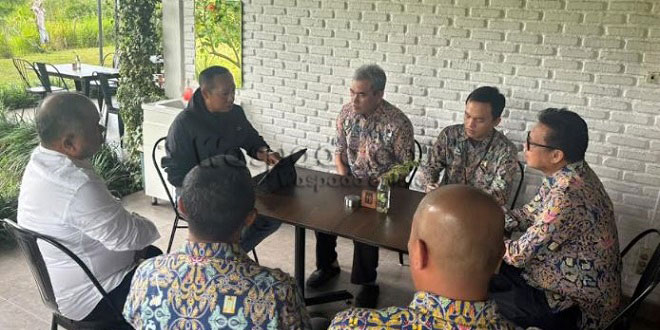 Jalan rusak di Tapanuli Utara pascabencana yang memerlukan rehabilitasi