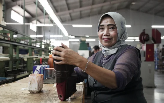Sepatu produksi Fortuna Shoes dipajang sebagai produk ekspor dari Bandung