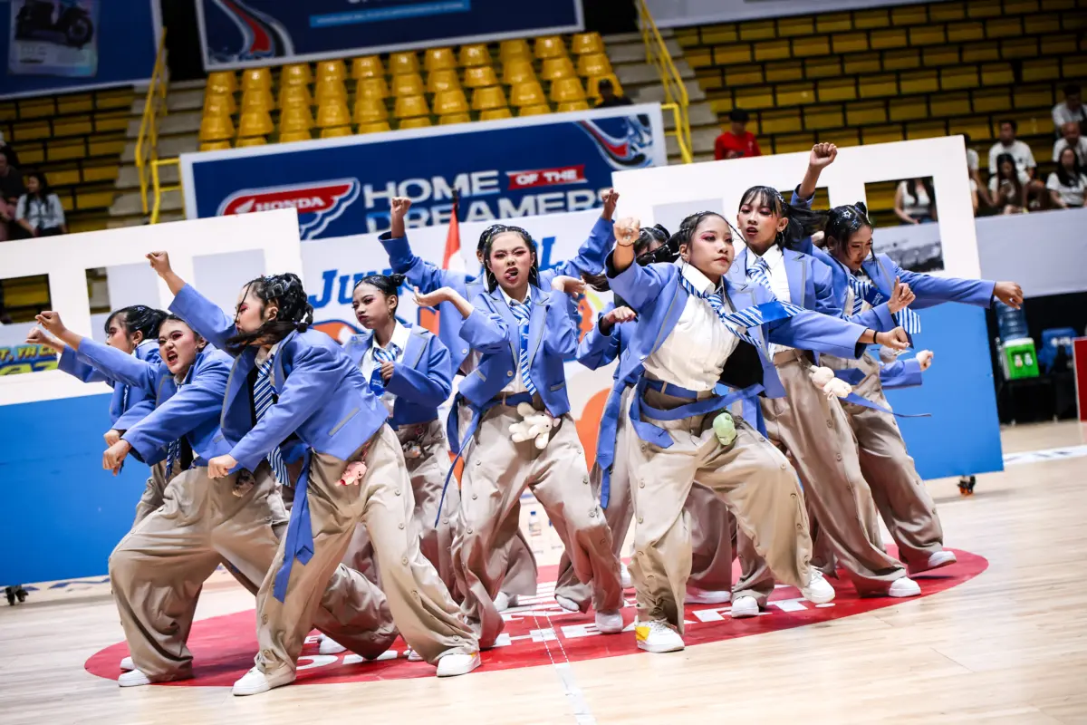 Penampilan dancer muda di panggung Junior DBL Dance 2026 Bandung