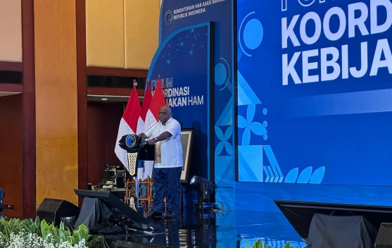 Menteri HAM Natalius Pigai menyampaikan sambutan di Forum Koordinasi Kebijakan HAM