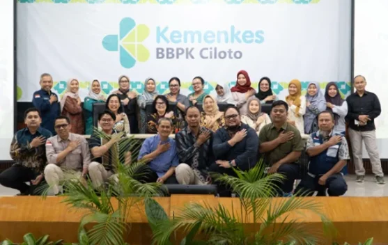 Peserta dan panitia penutupan pelatihan FETP Frontline di BBPK Ciloto