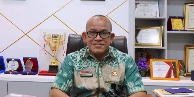 Awan abu vulkanik erupsi Gunung Sinabung membubung tinggi di langit