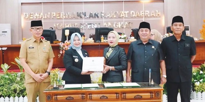Plt Bupati Langkat Tiorita Surbakti menyampaikan Ranperda Perubahan APBD 2026 di DPRD Langkat