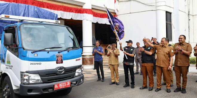 Penyerahan bantuan bufferstock di Kantor Gubernur Aceh, Banda Aceh, untuk kesiapsiagaan bencana