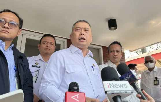 Pesawat Garuda Indonesia di apron bandara Kertajati saat peralihan penerbangan