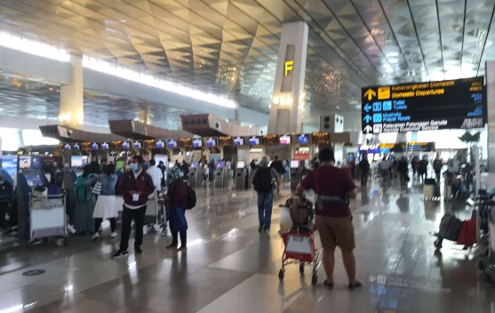 Bandara Soekarno-Hatta, Halim, dan Radin Inten tertutup sementara karena abu vulkanik Anak Krakatau