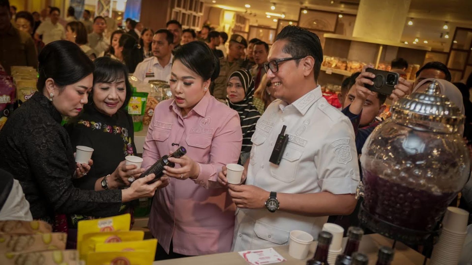 Gallery Mustika Deli di Mall Pelayanan Publik Kota Medan menampilkan produk unggulan UMKM lokal