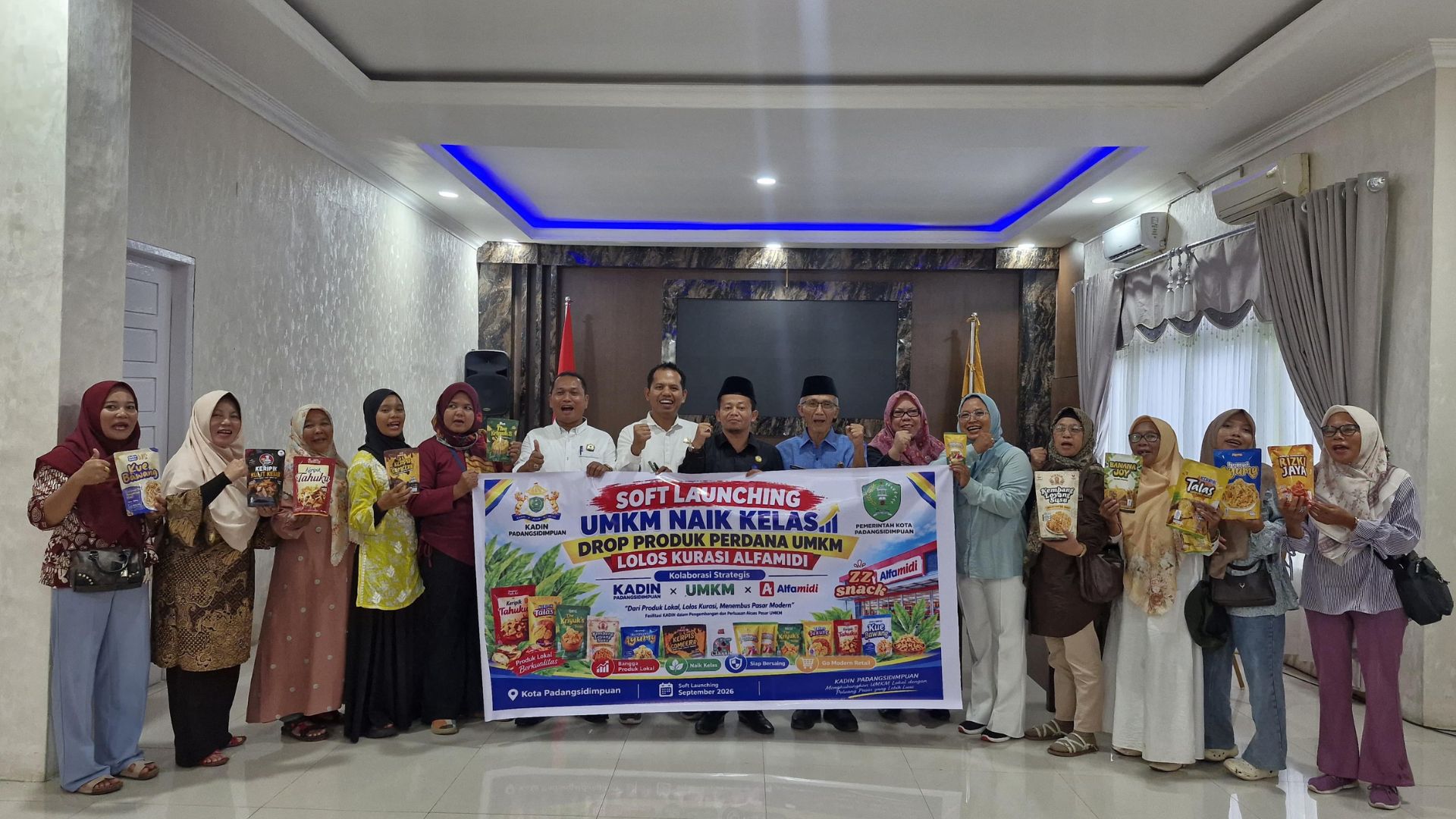 Produk makanan ringan UMKM Padangsidimpuan siap dipasarkan di jaringan ritel modern Alfamidi
