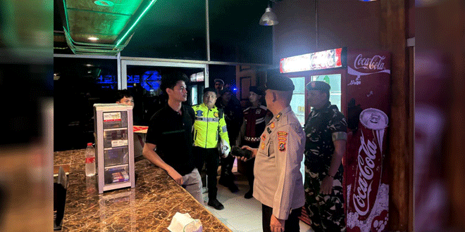 Patroli gabungan Polres Labuhanbatu, TNI, dan Satpol PP saat melaksanakan patroli malam