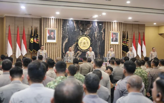 Personel Polri saat apel dan pembekalan sebelum penugasan evaluasi karhutla