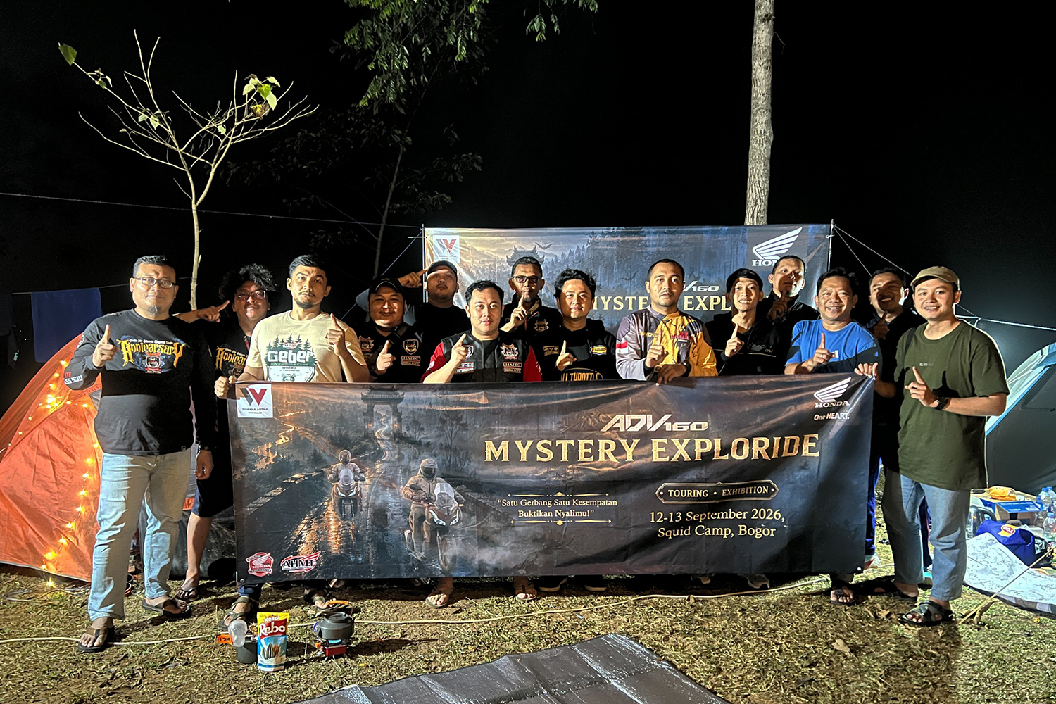 Rombongan Honda ADV160 melintasi jalur berbatu menuju Squid Camp Megamendung