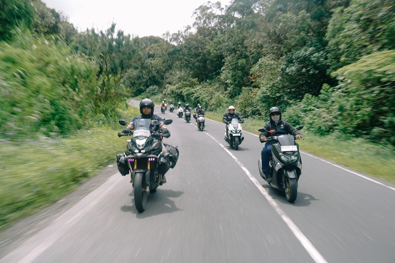Rombongan Repsol Ride Story menjelajahi Danau Toba dan kawasan Samosir