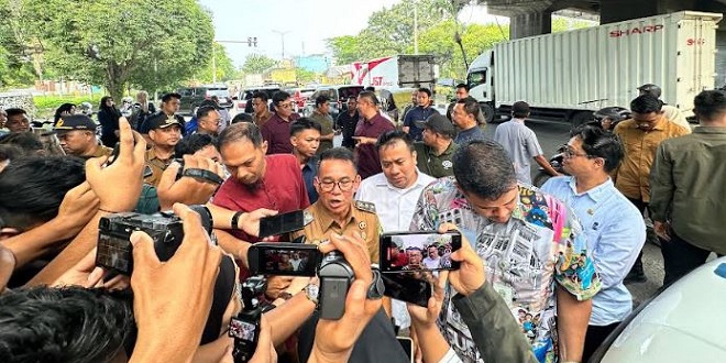 Gubernur Sumatera Utara meninjau lokasi banjir di Pintu Tol Bandar Selamat