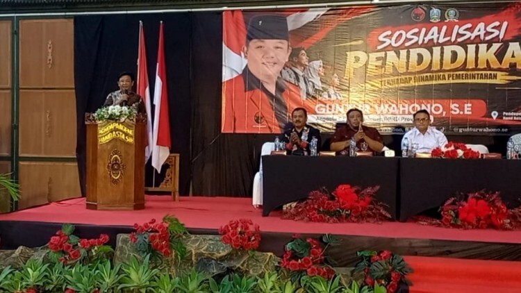Sosialisasi pendidikan PGRI dan DPRD di Pendapa Ageng Hand Asta Sih, Blitar