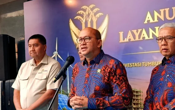 Menteri Investasi Rosan Roeslani berbicara pada Anugerah Layanan Investasi 2026 di Jakarta