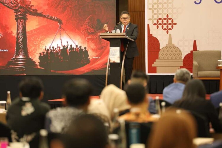 Hasto Kristiyanto memberi pidato dalam CALD Conference di Yogyakarta
