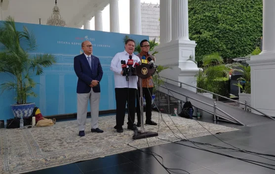 Presiden Prabowo memimpin rapat penguatan industri tekstil di Istana Kepresidenan