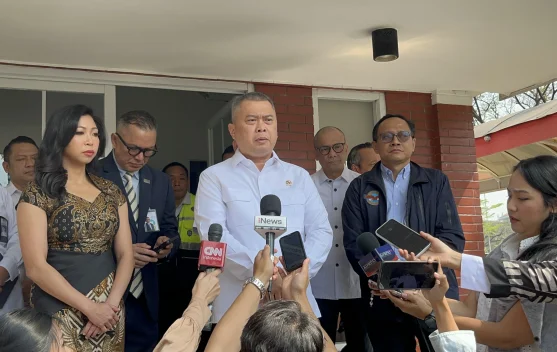 Pesawat di bandara yang operasinya terganggu oleh abu vulkanik Anak Krakatau
