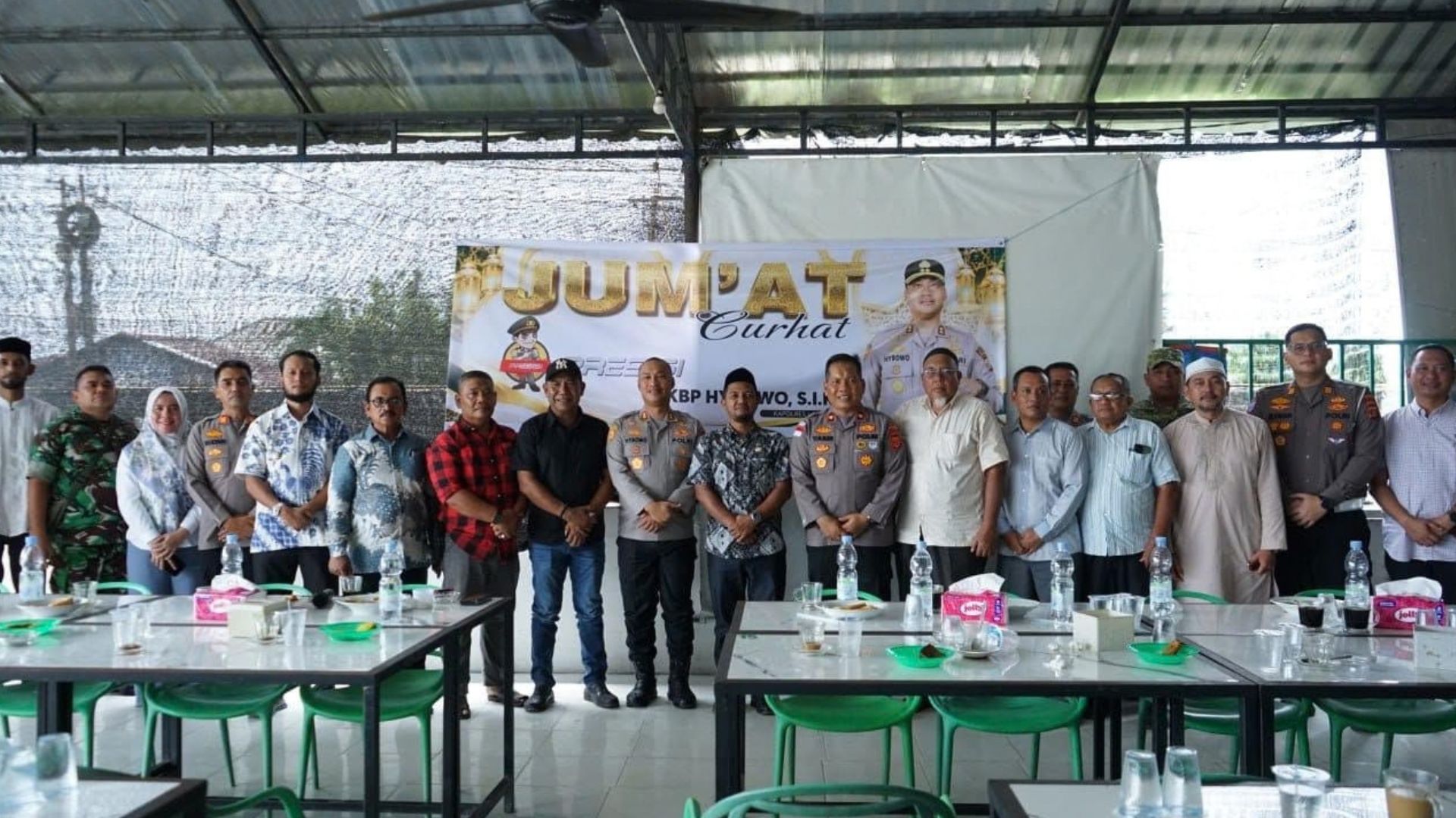 Kapolres Langsa berdialog dengan warga di warkop Alue Beurawe Langsa