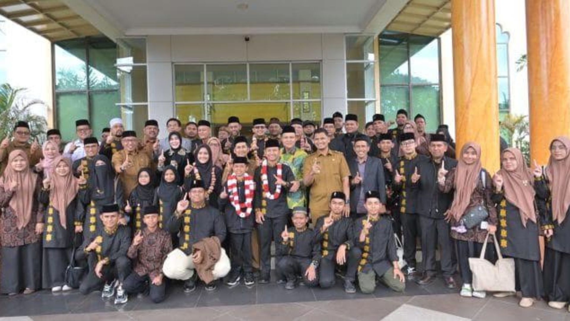 Kafilah Aceh disambut pejabat di Bandara Internasional Sultan Iskandar Muda
