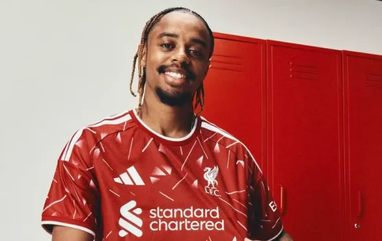 Bradley Barcola diperkenalkan sebagai pemain Liverpool dengan biaya rekor transfer £124 juta