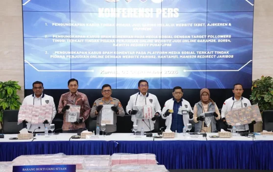 Ilustrasi pemblokiran dan penindakan terhadap situs perjudian online oleh aparat penegak hukum