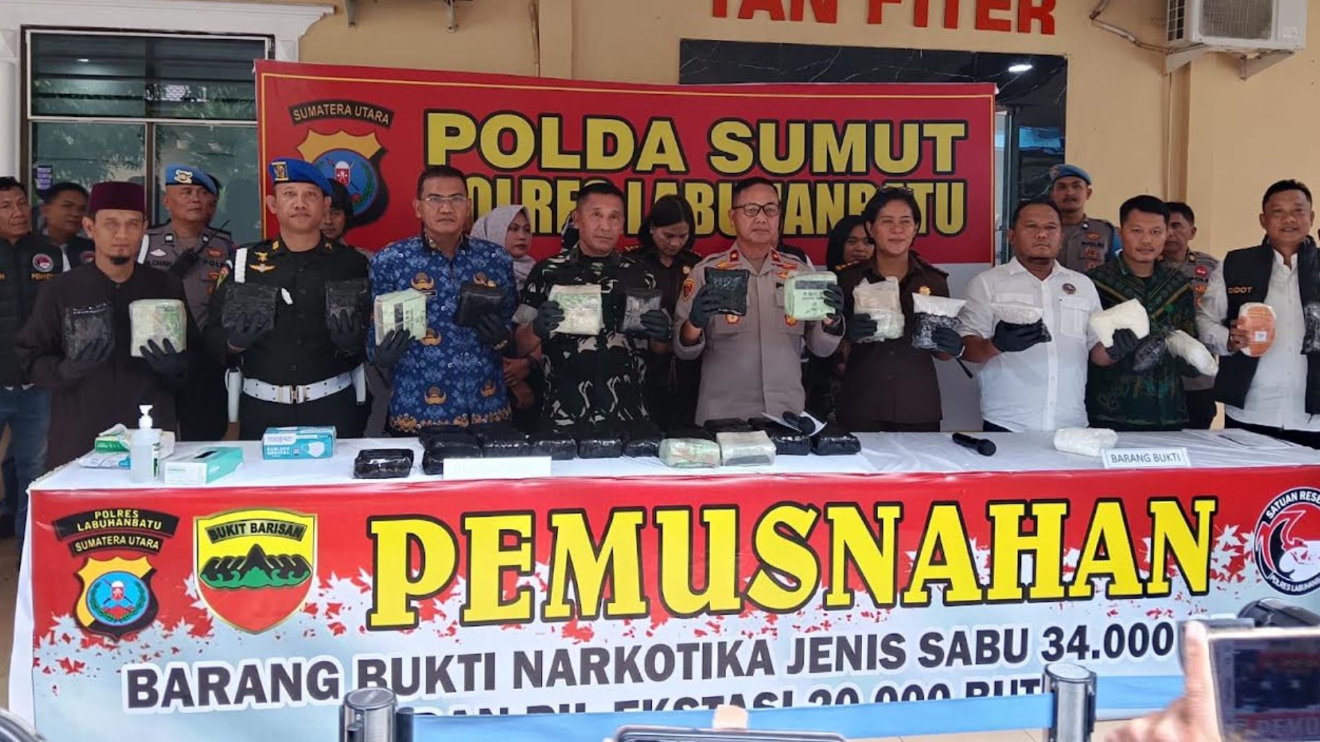 Pemusnahan barang bukti narkotika 34 kg sabu dan 20.000 ekstasi di Polres Labuhanbatu