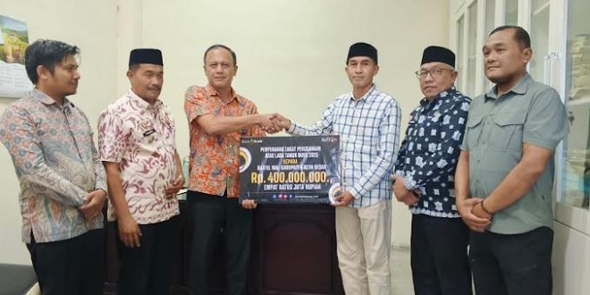 Penyerahan zakat Bank Aceh Syariah Rp400 juta kepada Baitul Mal Aceh Besar di Jantho