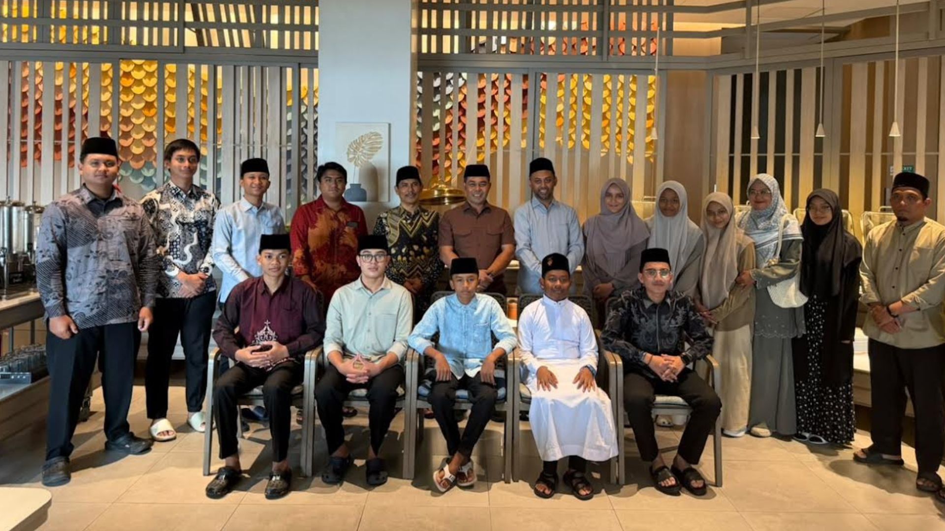 Bupati Aceh Besar berdialog dengan kafilah MTQ Aceh Besar di Hotel Ibis Style Semarang