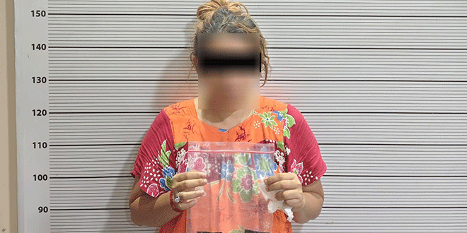 Petugas mengamankan barang bukti narkoba di Medan