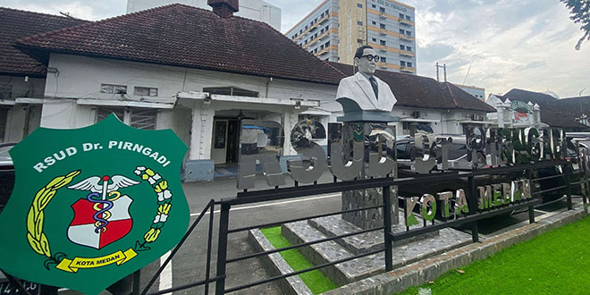 Gedung RSUD Dr Pirngadi Medan dilihat dari depan