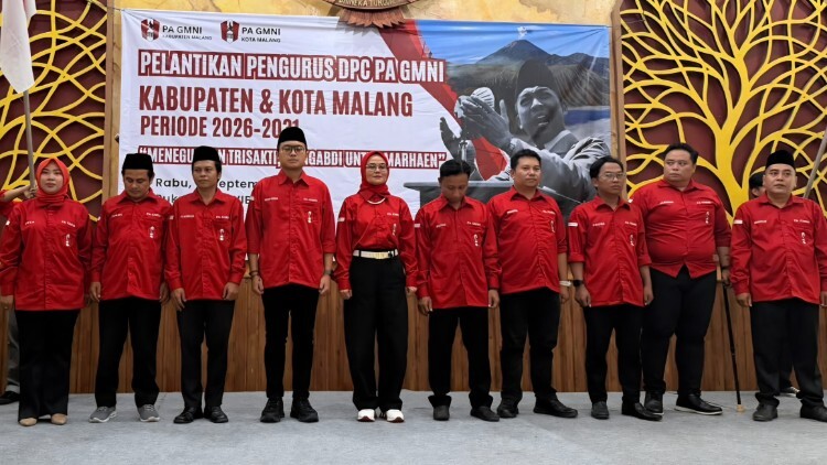 Tantri Bararoh saat dilantik Ketua DPC PA GMNI Kabupaten Malang periode 2026-2031