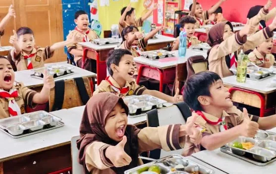 Ilustrasi penilaian layanan makan sekolah SPPG MBG dan pengawasan kebersihan dapur