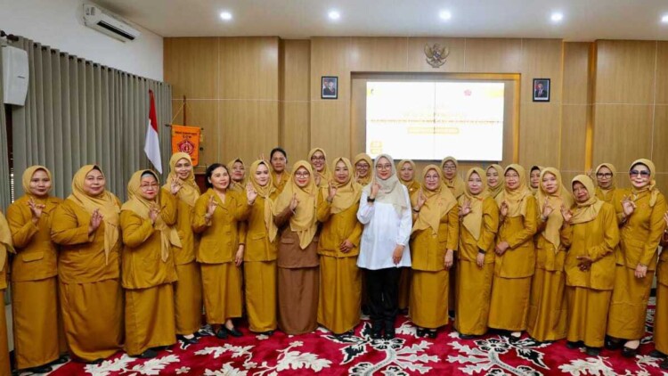 Bupati Ipuk Fiestiandani saat pelantikan Ketua GOW Banyuwangi 2026