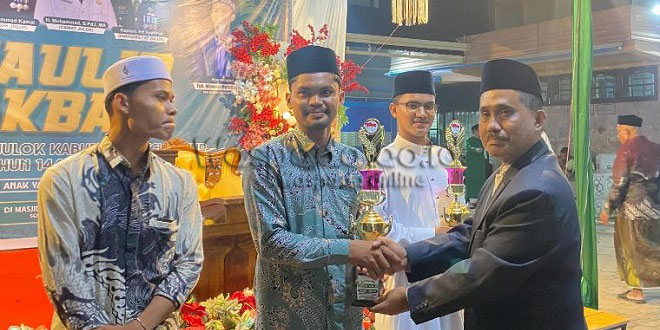 Peserta lomba zikir Maulid di Komplek Masjid Al Kubra Kuta Binjei Julok