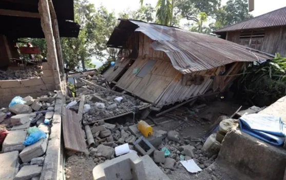 Peta pusat gempa dan aktivitas susulan di Nusa Tenggara Timur