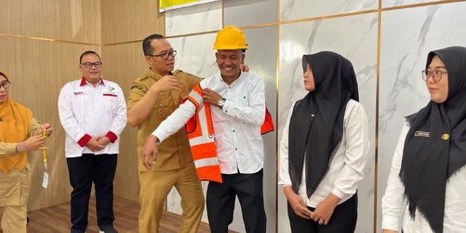Pembekalan uji kompetensi tenaga kerja konstruksi di Aula Dinas PUTR Tanjungbalai